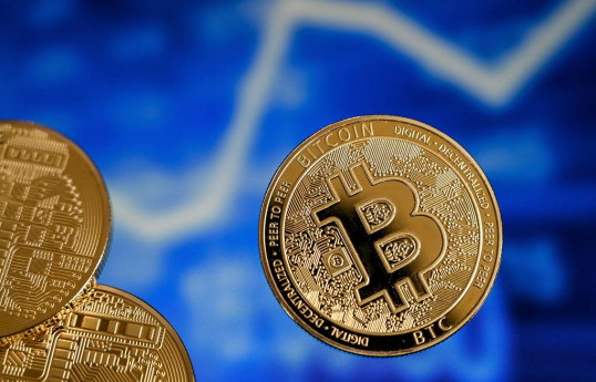 Bitcoin grows by over 10% to $42,078