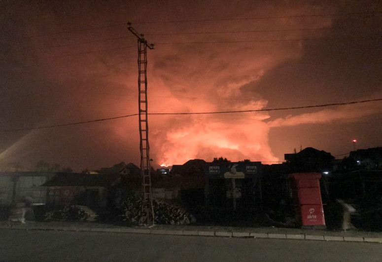 Volcano erupts in eastern Congo, lava reaching airport in Goma-PHOTO 