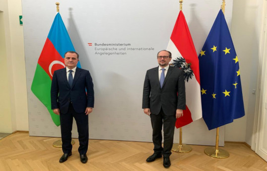 Azerbaijani FM meets with Austrian counterpart