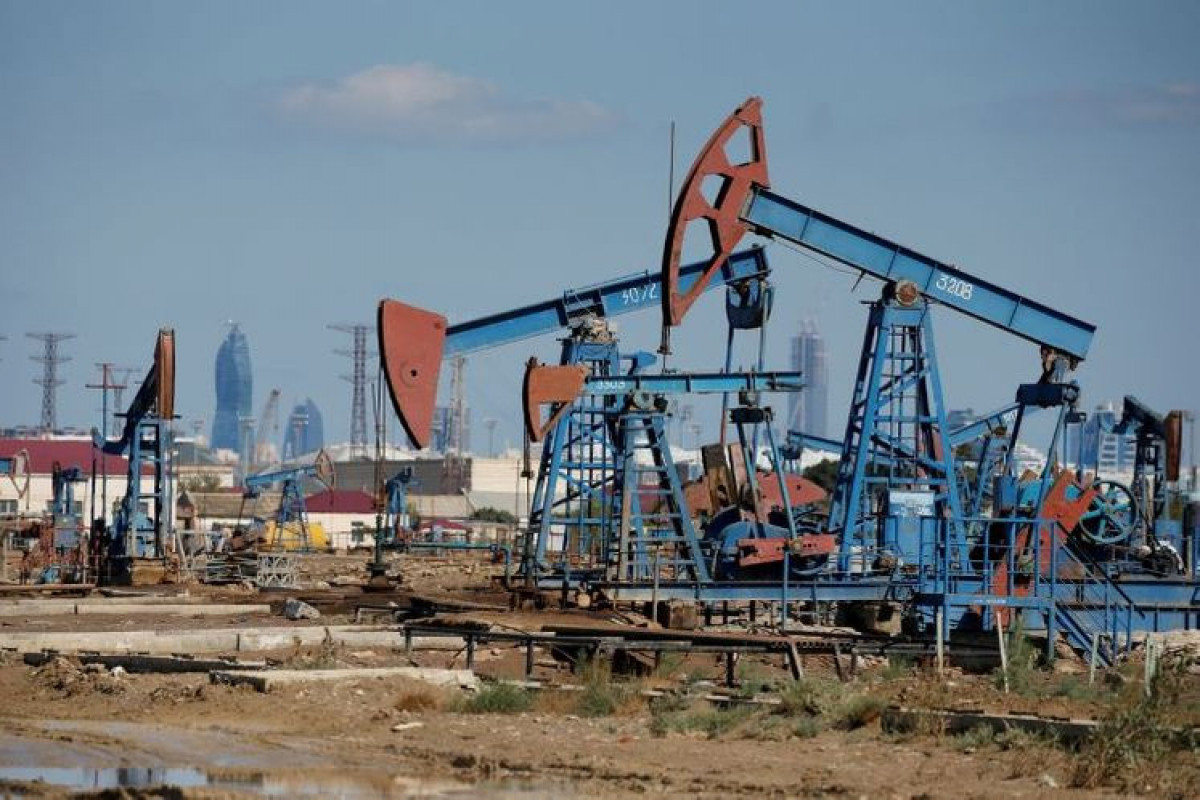 Azerbaijani oil prices slightly increase