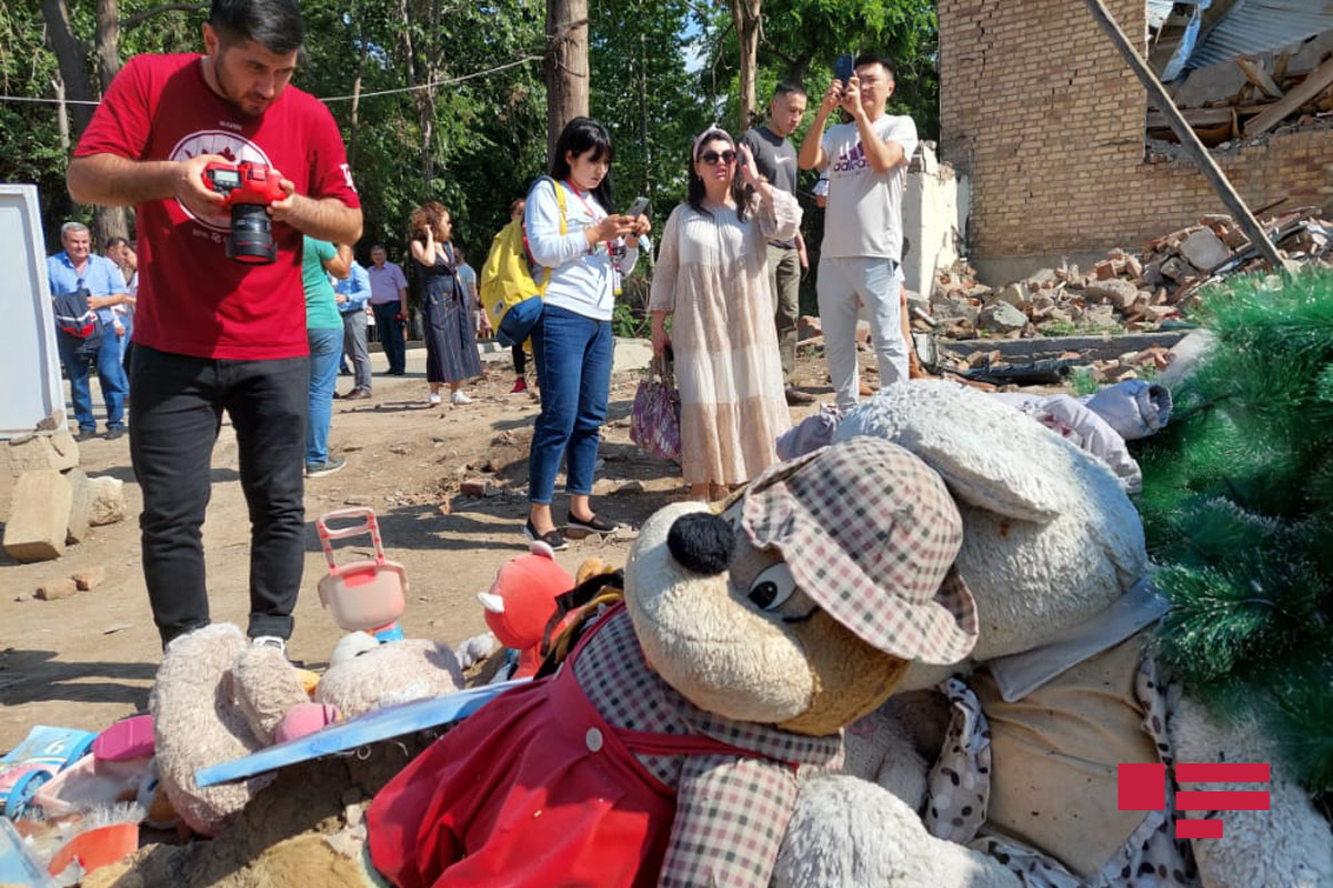 Foreign bloggers visit area of Ganja, shelled by Armenia-PHOTO 