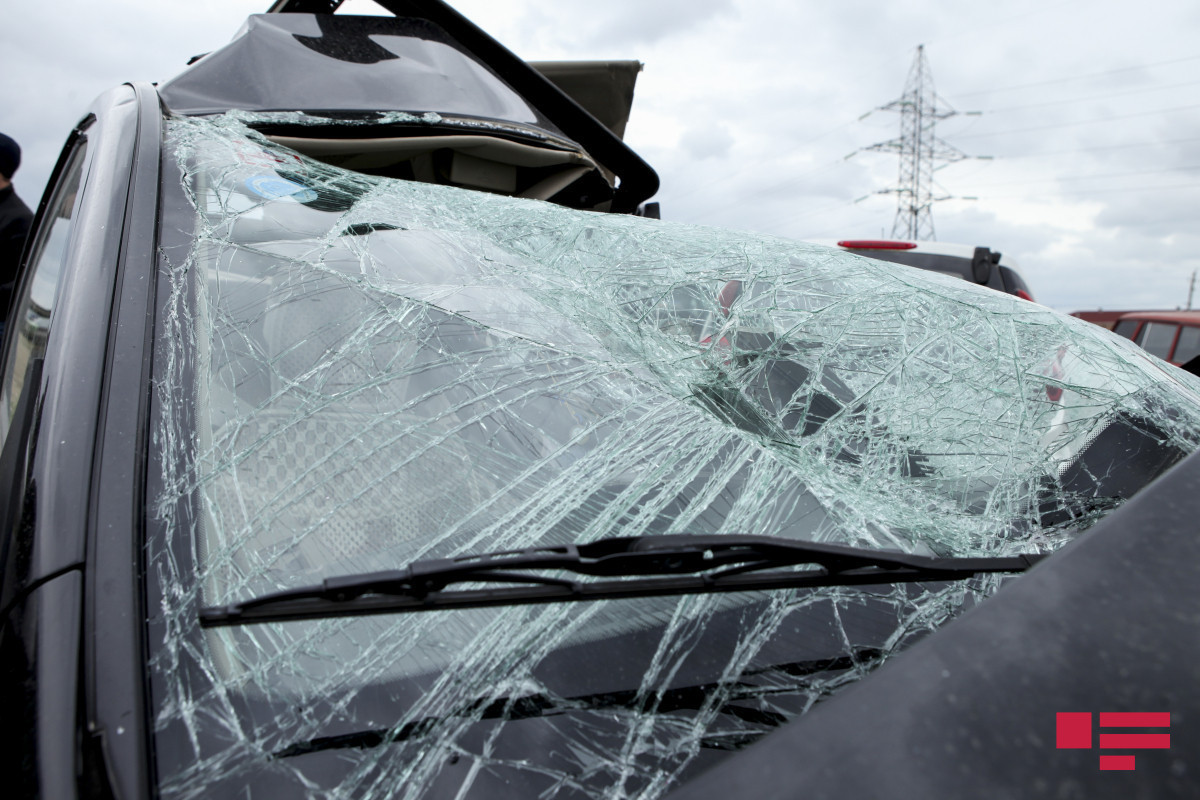 Microbus crash into truck on Alat-Astara highway leaves 2 dead