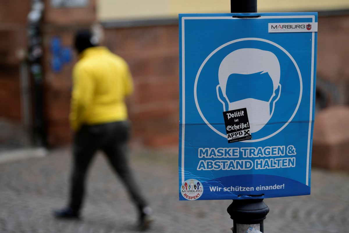 Merkel warns of dramatic situation before talks to curb COVID-19 in Germany
