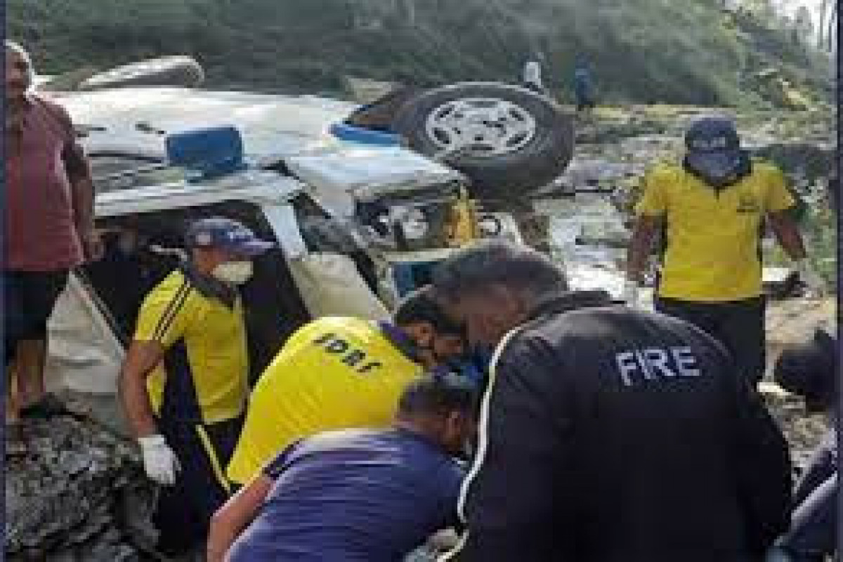 5 killed as vehicle falls into gorge in eastern India