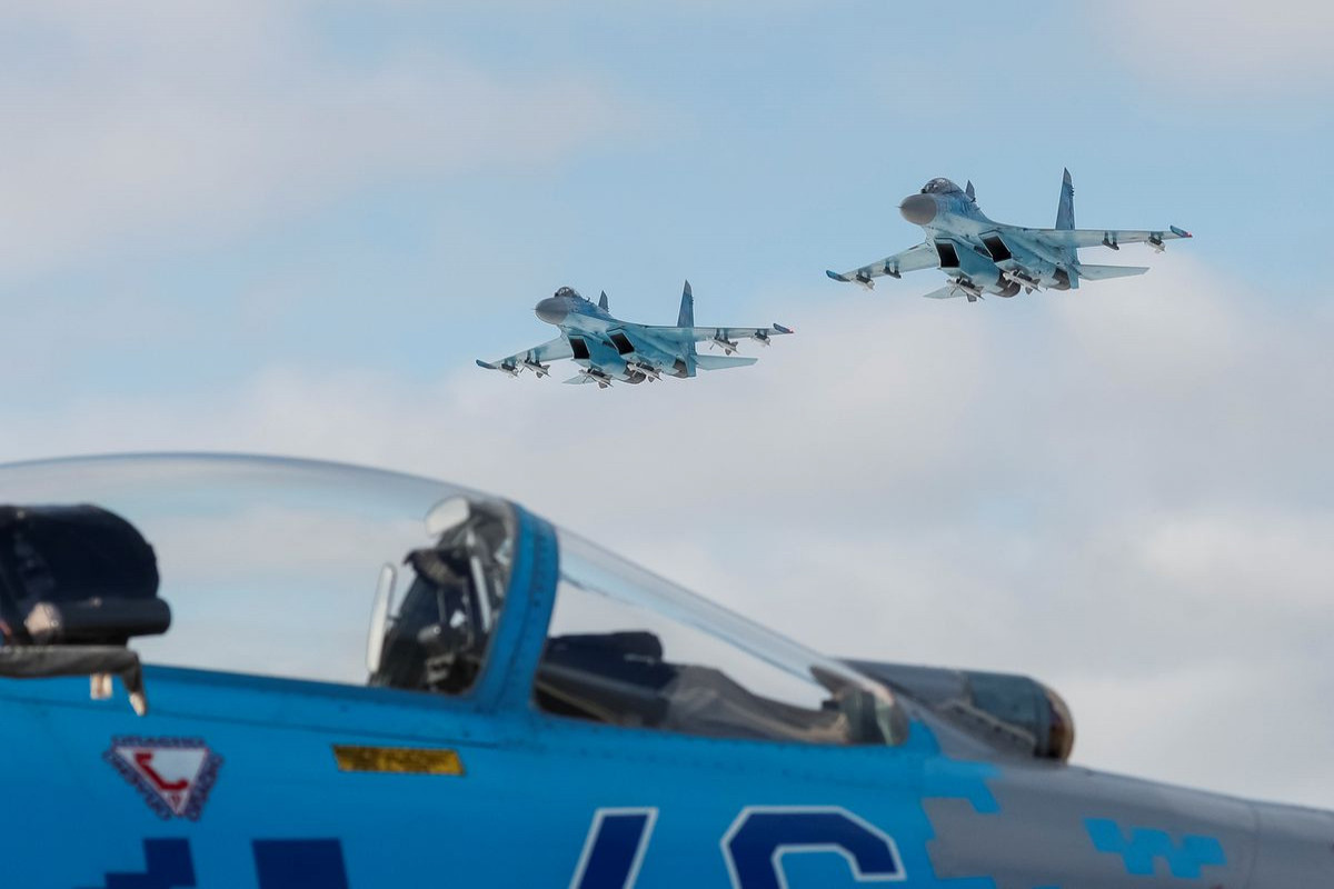 Ukrainian air force holds drills, including air strikes