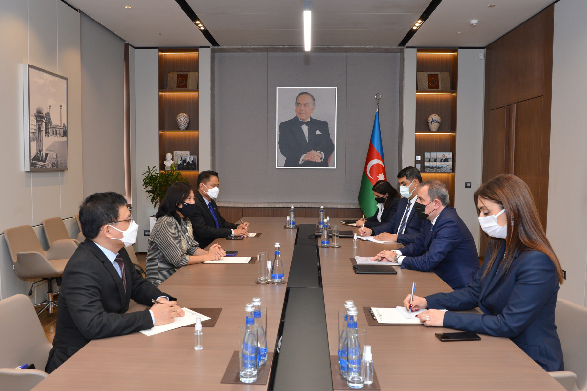 Azerbaijani FM met with new ambassador of Philippines