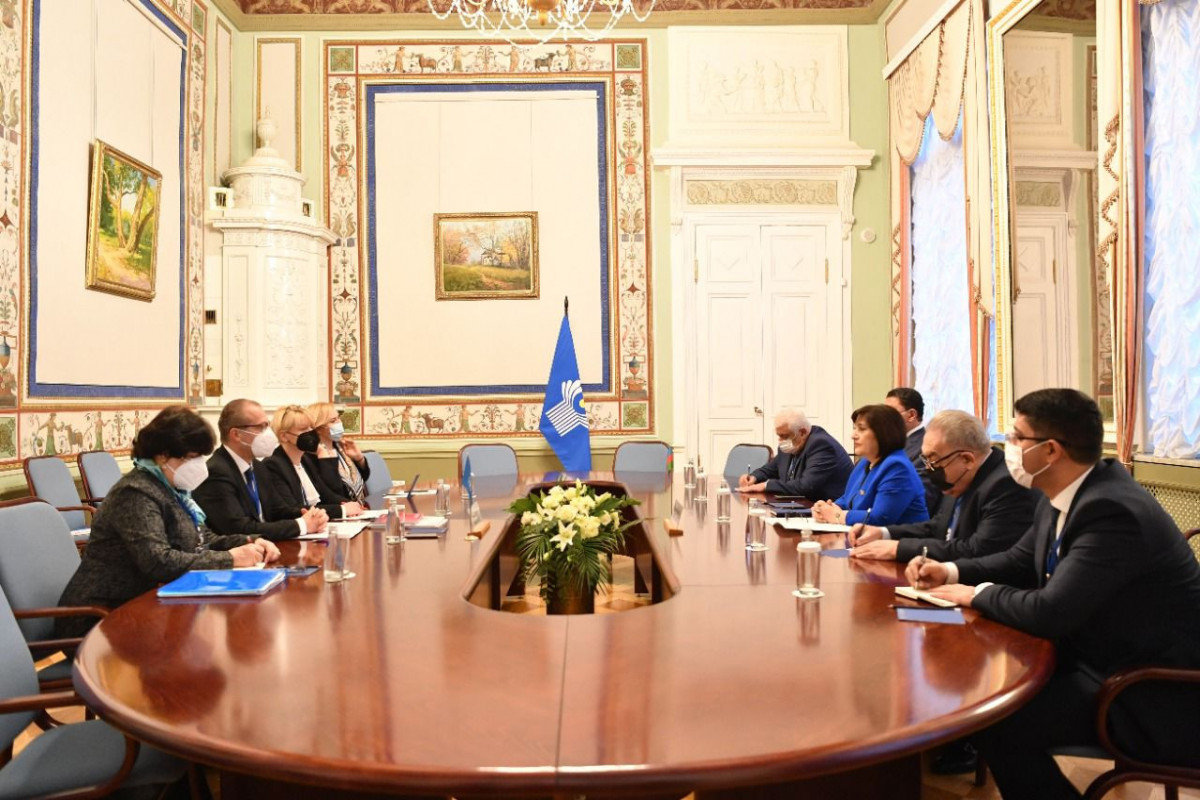 Chair of Milli Majlis meets Director of WHO Regional Office for Europe in St Petersburg