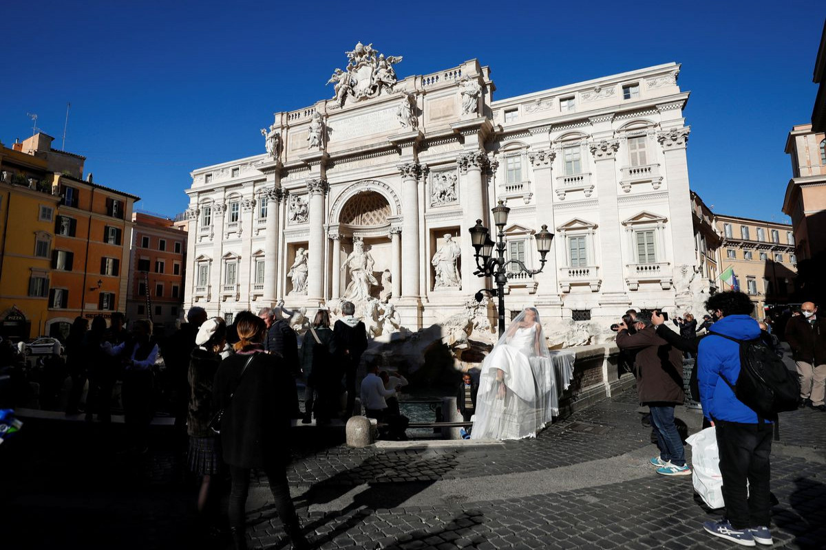 Italy reports 90 coronavirus deaths on Saturday, 12,877 new cases