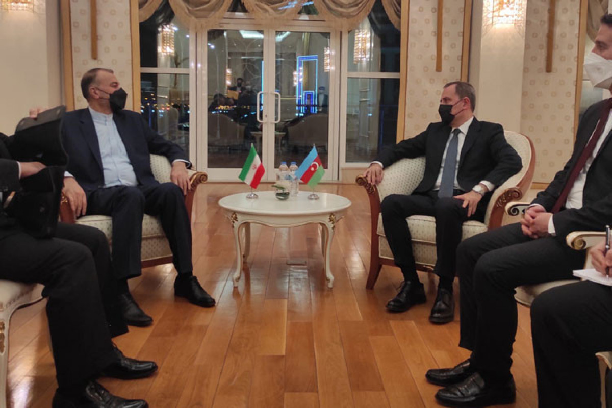 Azerbaijani FM met with Iranian FM