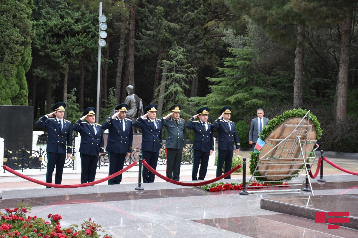 Prosecutor General's Office employees visit Alley of Honor and Alley of Martyrs-PHOTO 