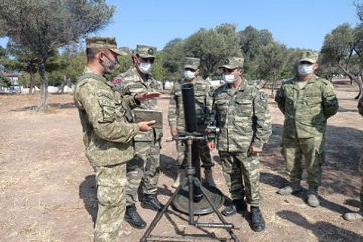 Azerbaijani servicemen attend training course in Turkey