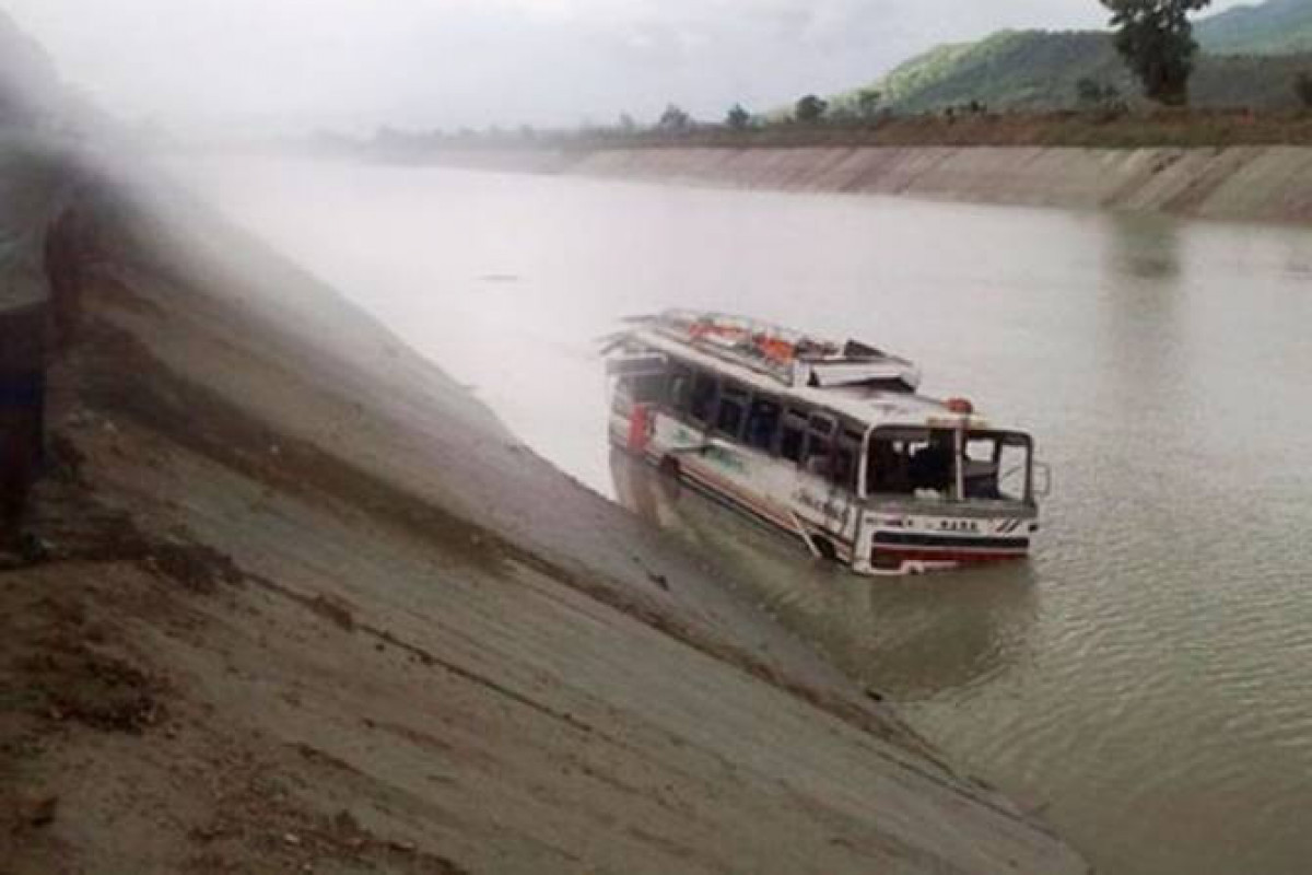 Commuter bus overturned in river in China, 13 people missing