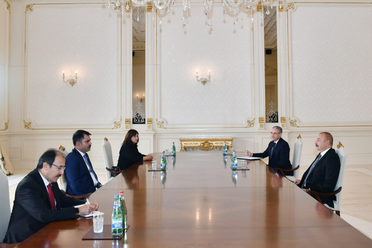 Azerbaijani President receives Turkish Minister of Environment and Urbanization 