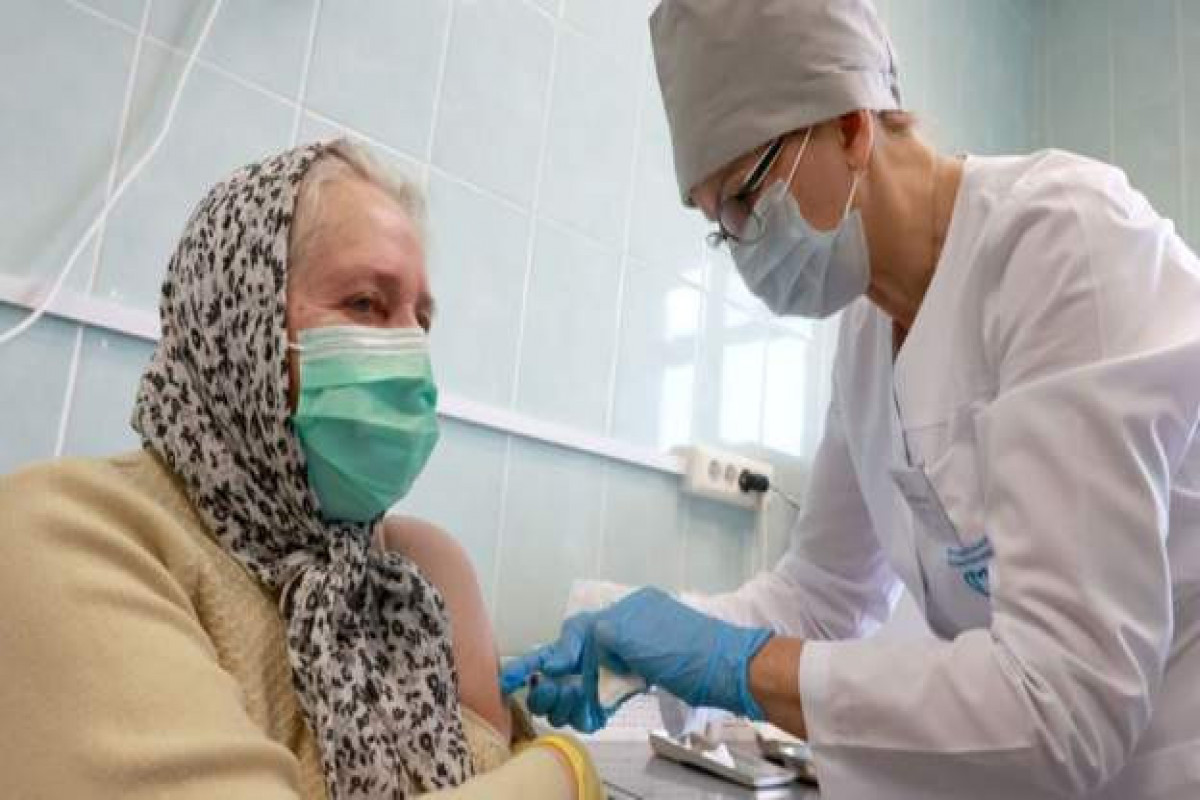 Moscow offers pensioners cash to get jabbed