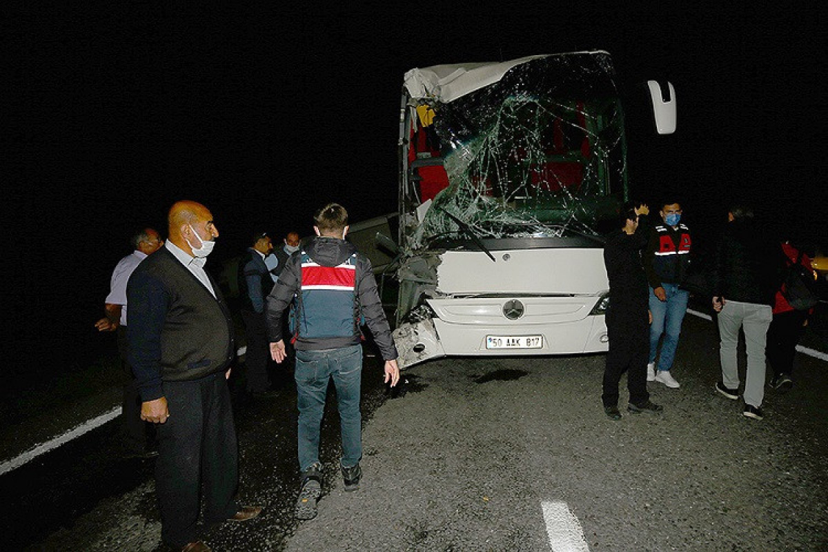 Two buses carrying students crashed in Turkey,  more than 40 people injured