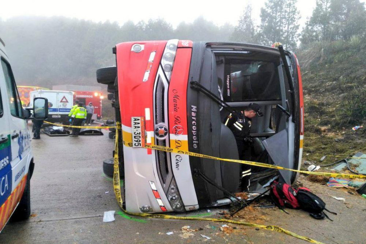 Bus crashed on the road and 11 people died in Ecuador
