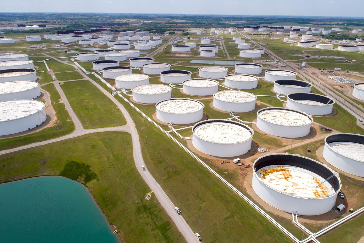 Oil prices fall as weaker China growth, U.S. output stoke demand concerns