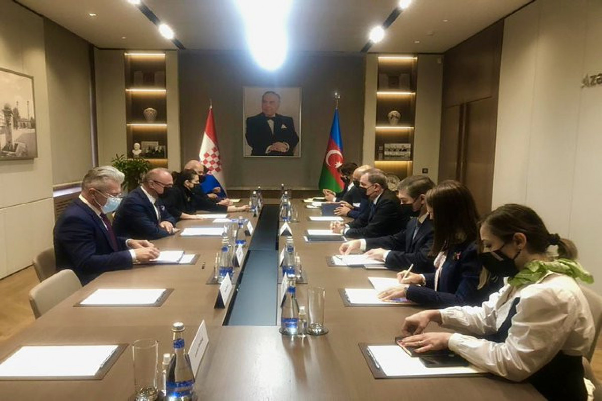 Extended meeting being held between Azerbaijani and  Croatian FMs