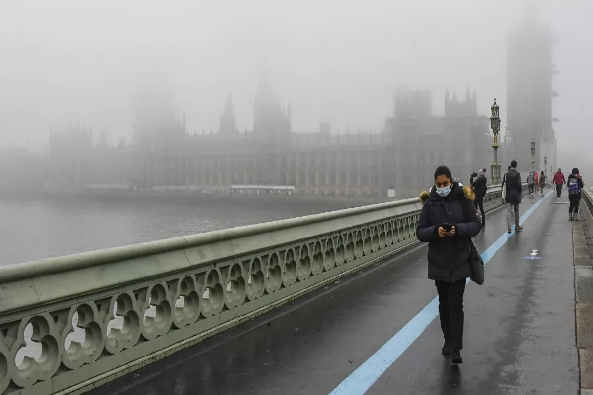 UK gov't "mulls COVID plan C" to keep economy open amid warning new daily cases may reach 100,000