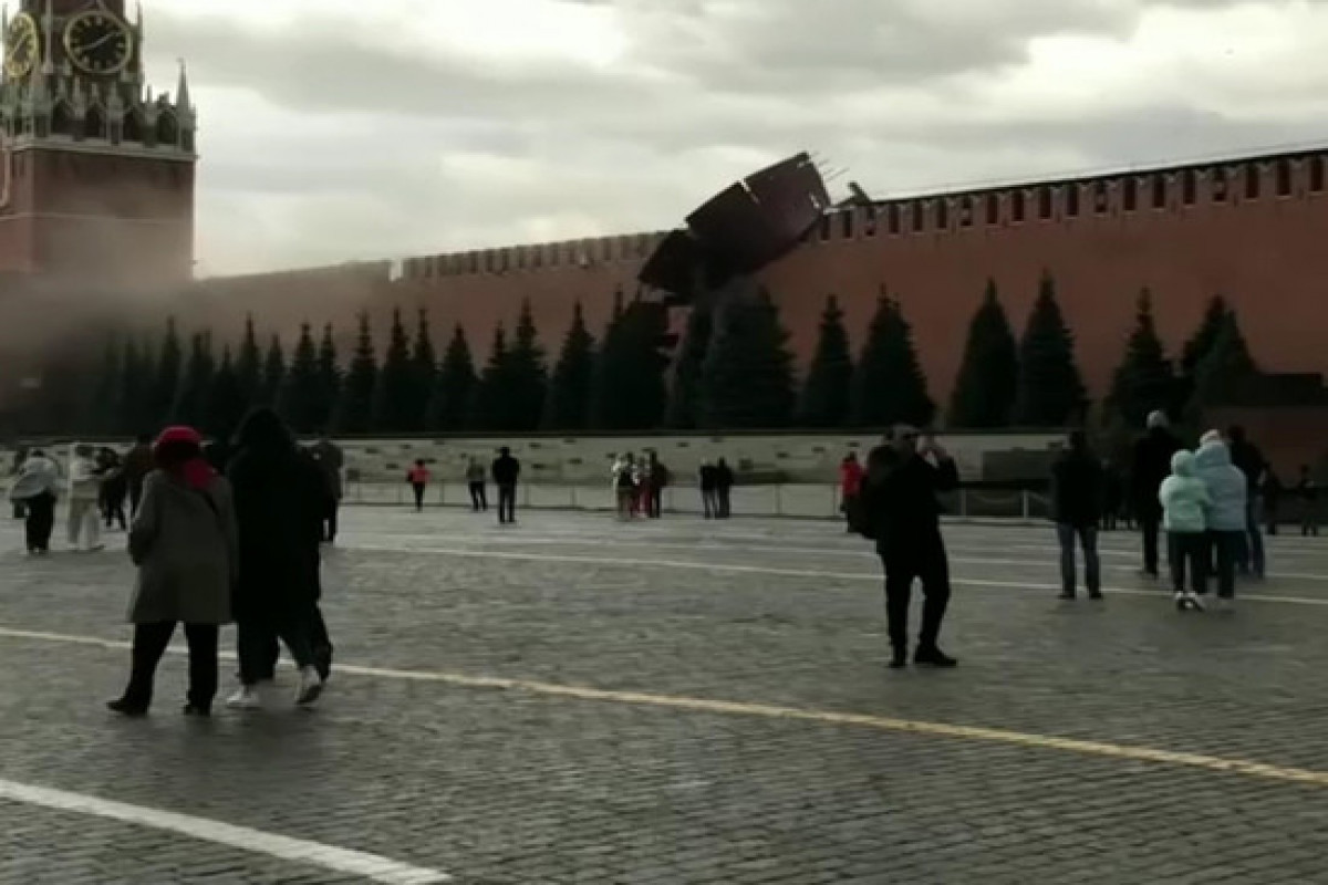 Kremlin wall battlements damaged by strong wind