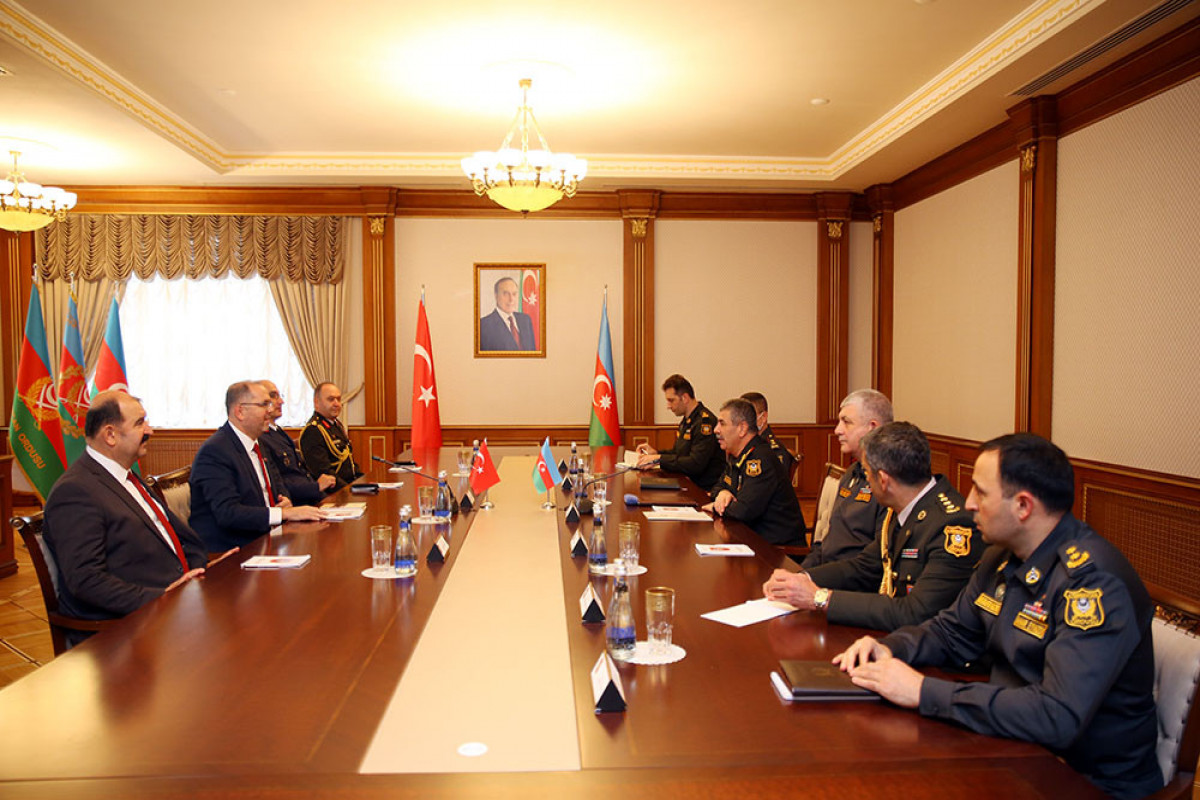 Azerbaijan Defense Minister met with administration of Turkish National Defense University