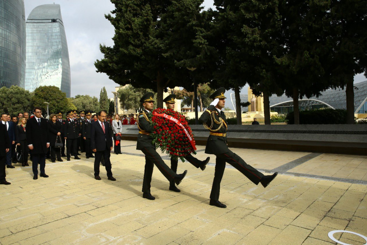 98th anniversary of  Turkish Republic marked at Baku Turkish Martyrs' Memorial 