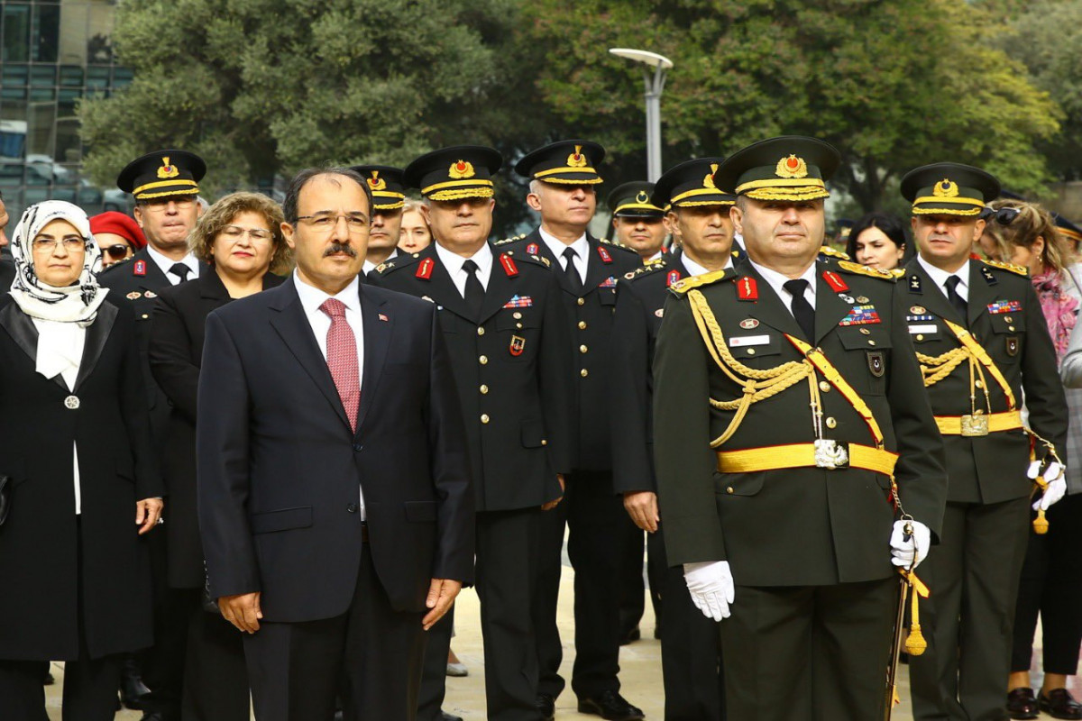 98th anniversary of  Turkish Republic marked at Baku Turkish Martyrs' Memorial 