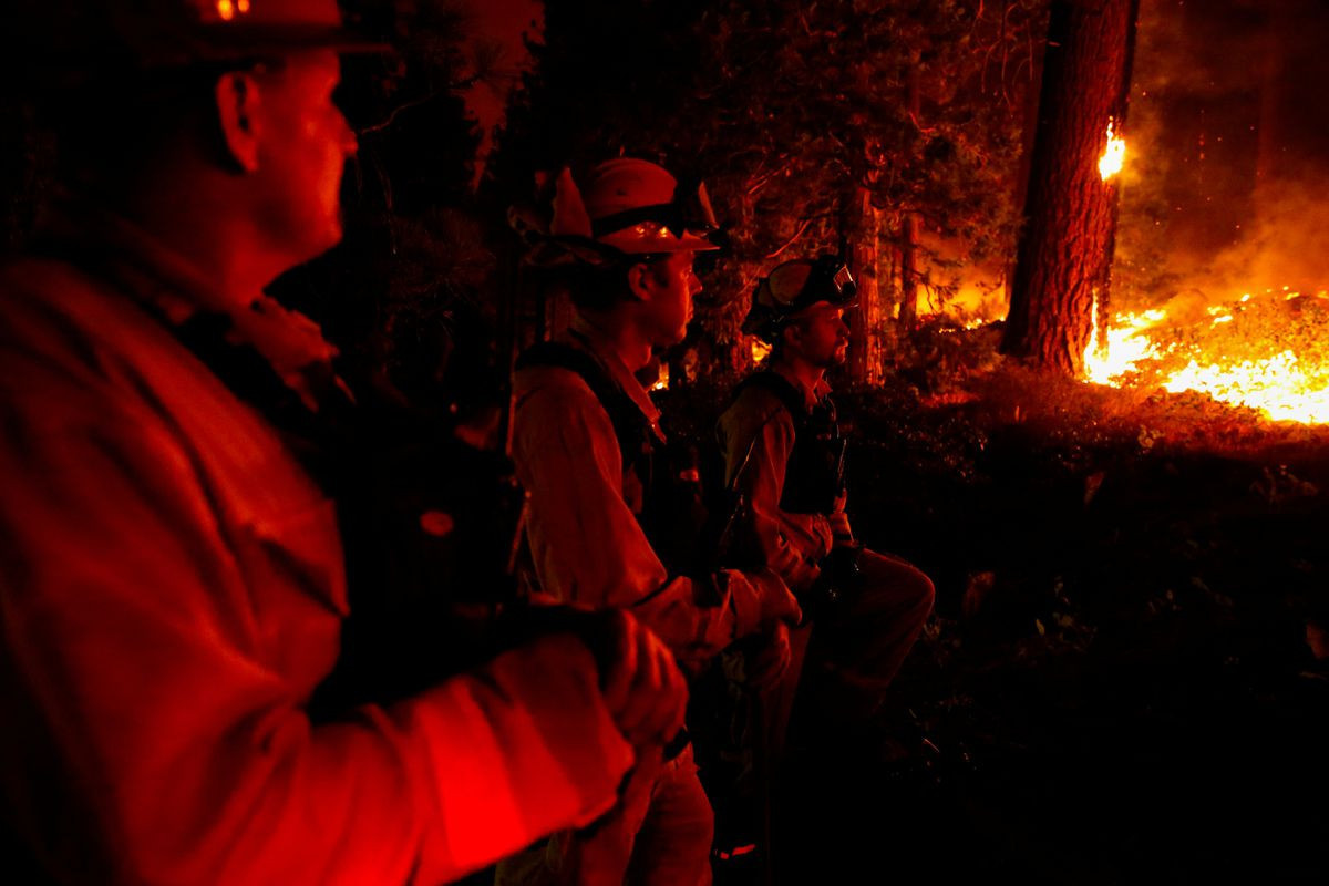 Thousands displaced as wildfire threatens California's Lake Tahoe resort area