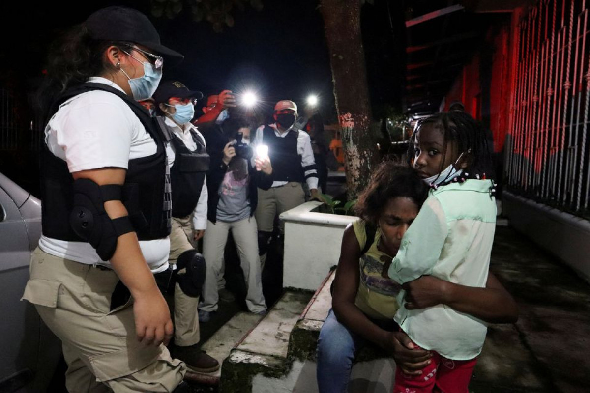 Mexican officials cut off new migrant caravan, breaking up main group