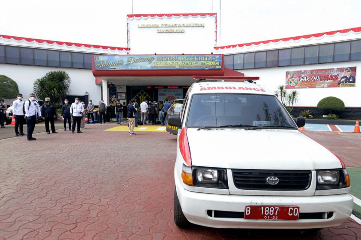 Fire at overcrowded Indonesian prison kills at least 40