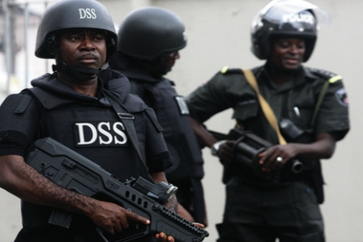 Nigerian security agency says armed gang stole its court files
