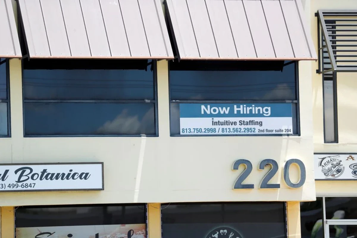 U.S. weekly jobless claims near 18-month low
