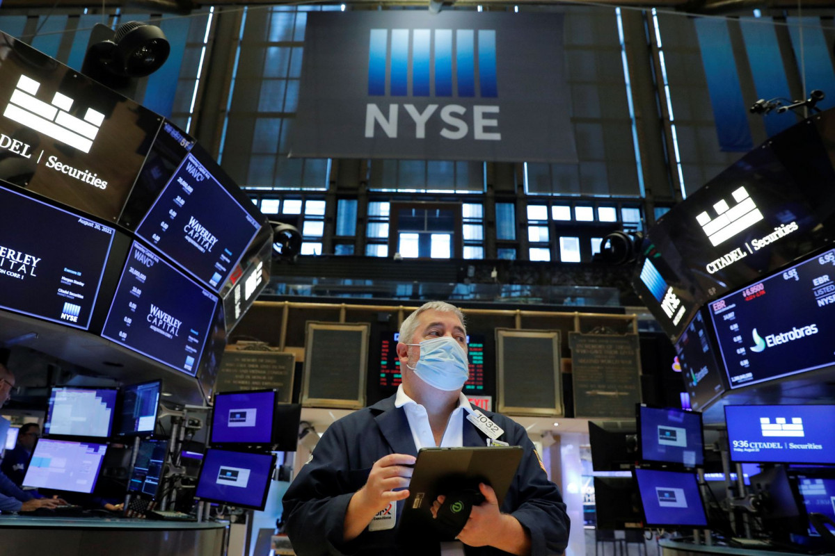 Wall Street ends down, Apple sinks on app store ruling