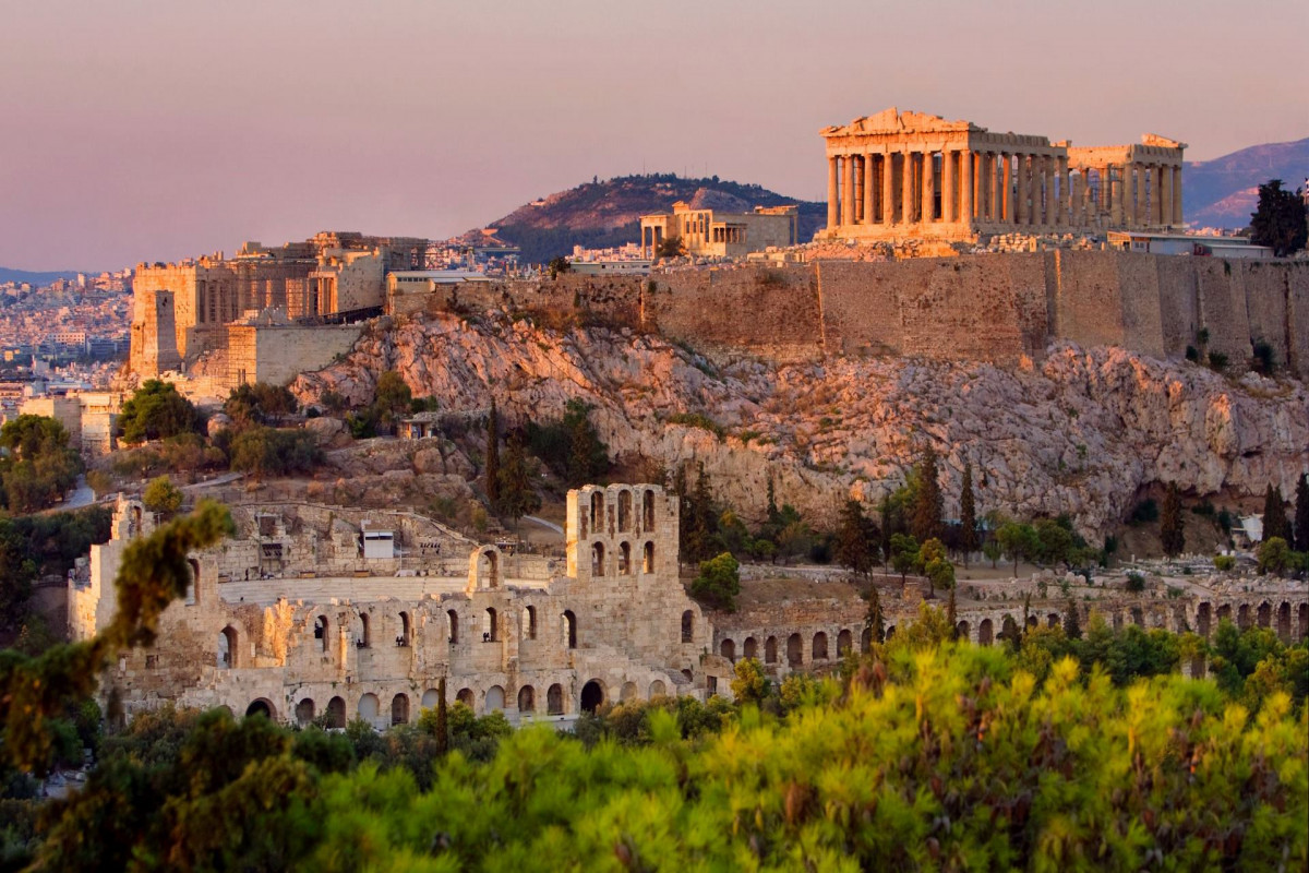 Greece extends pandemic support as economy seen rebounding this year