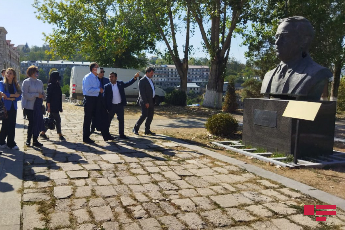 Delegation of OIC Association of Ombudsmen views “Shot statues” in Shusha and Natavan’s house