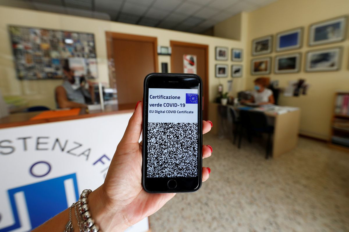Italy makes COVID health pass mandatory for all workers