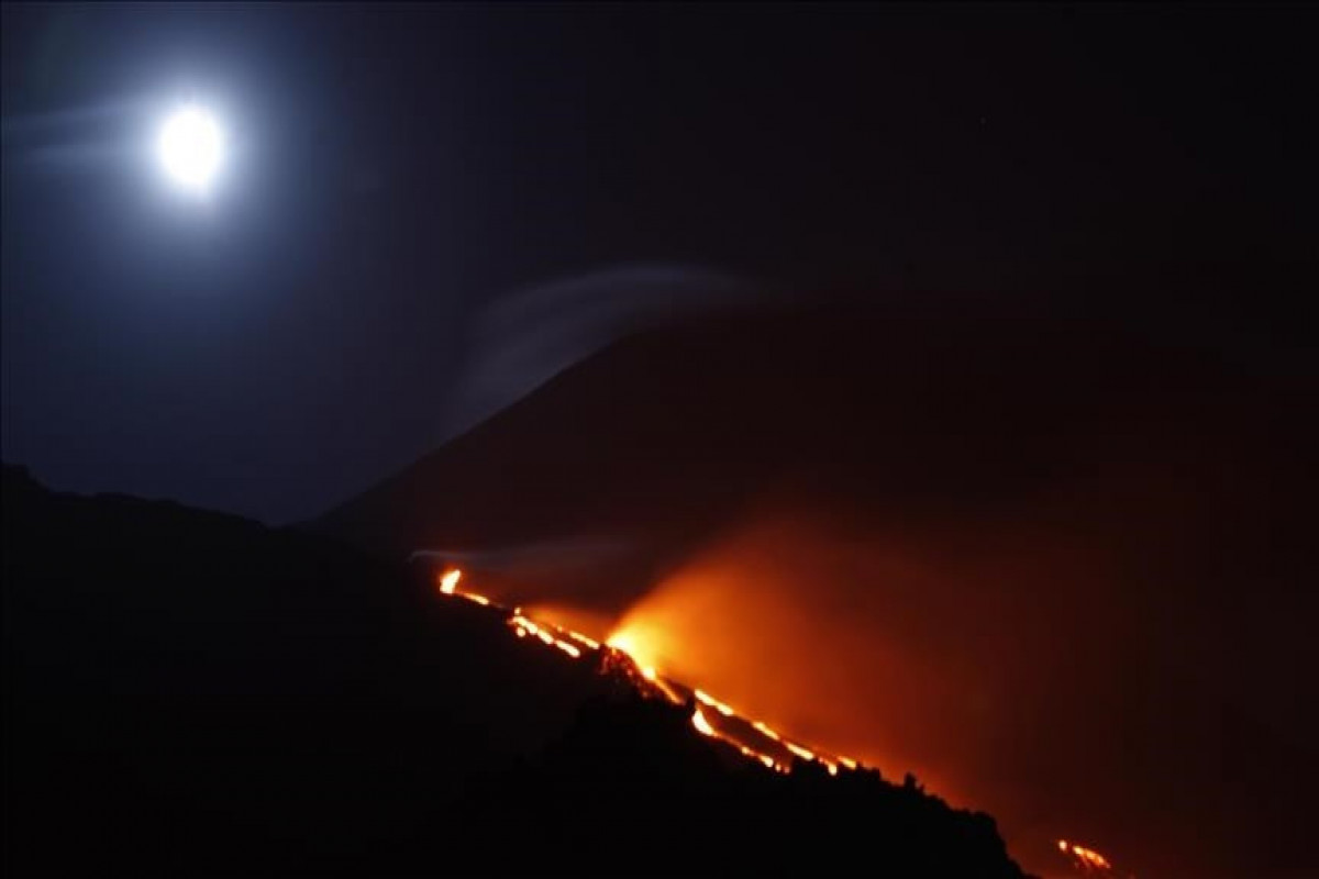Japan raises alert level after volcano erupts