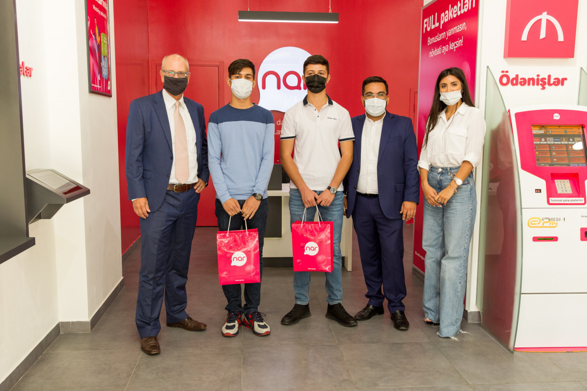 Nar presented gifts to university applicants with the highest scores
