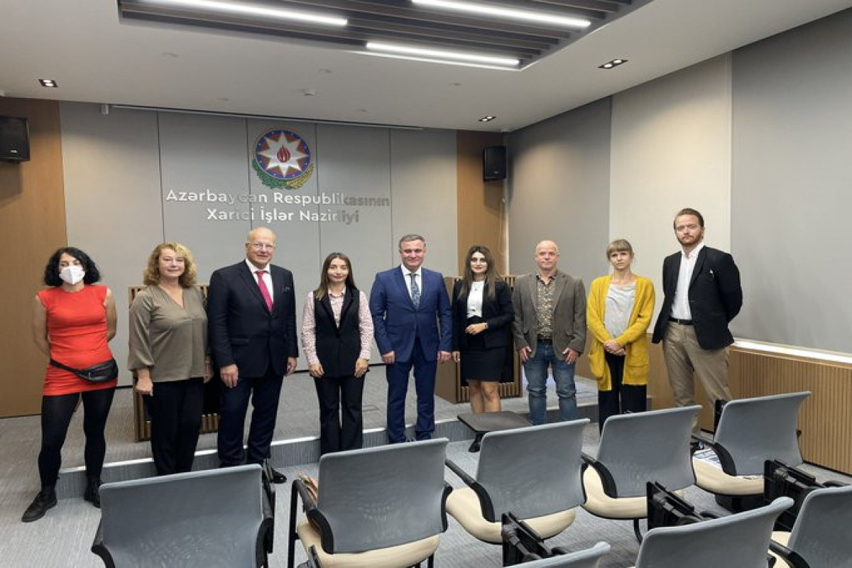 Head of Press service of Azerbaijani MFA meets with foreign journalists