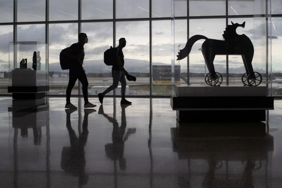 U.S. re-opens to international travelers with vaccine requirements
