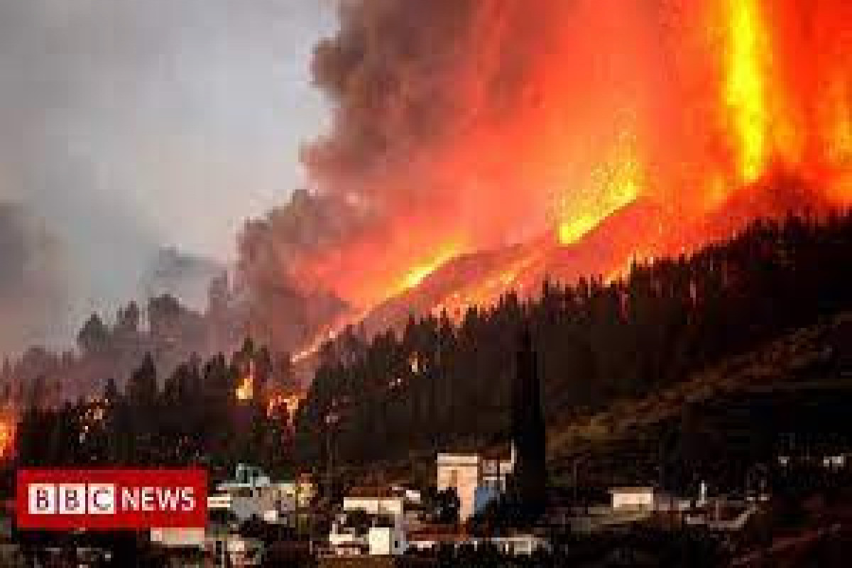Hundreds more evacuated as La Palma lava nears sea
