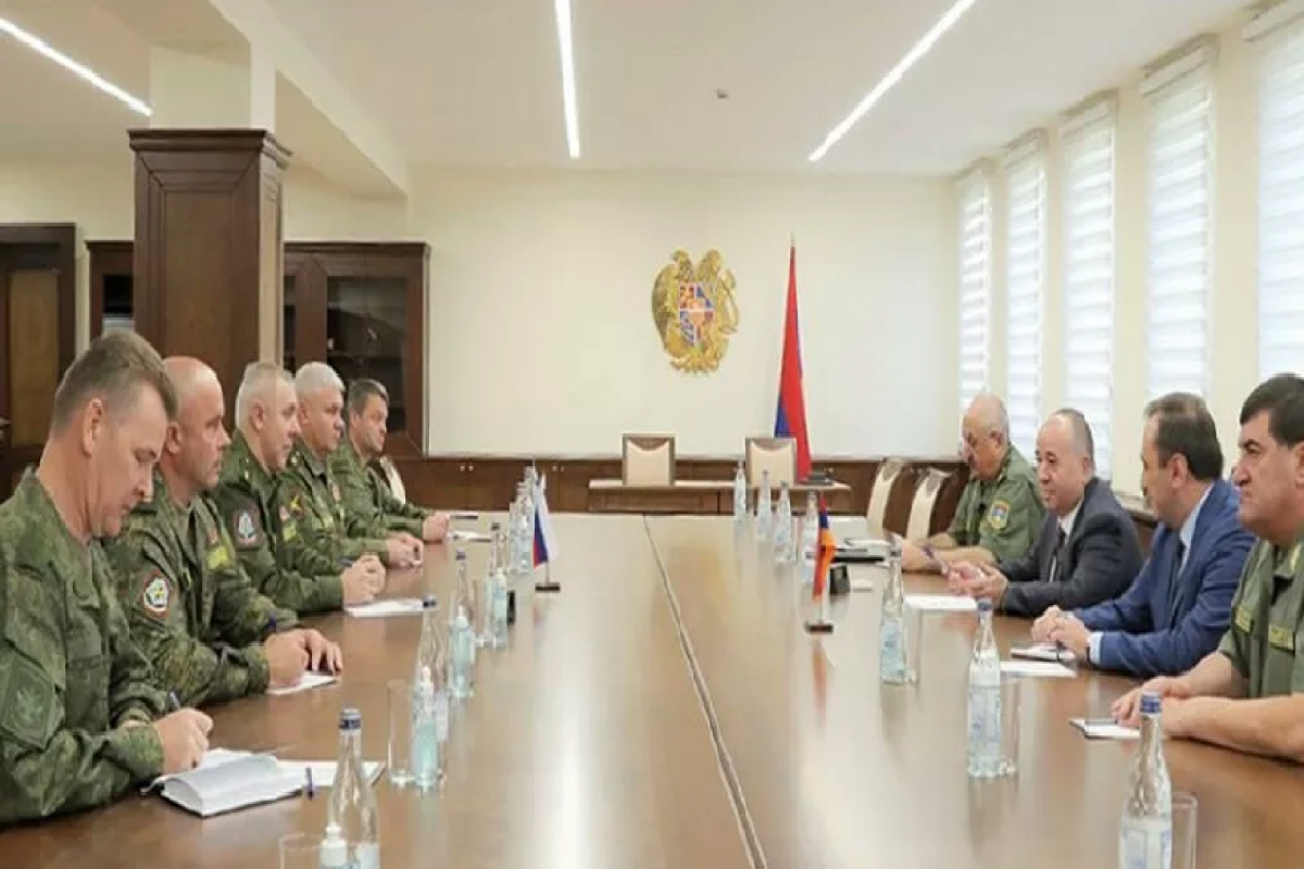 Armenian Defense Minister met with new commander of Russian peacekeepers in Karabakh