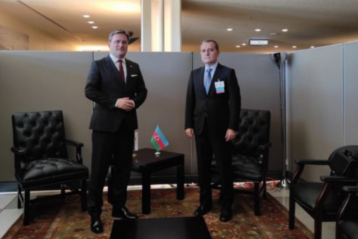 Azerbaijan's FM exchanges views with his Serbian counterpart on international and regional issues