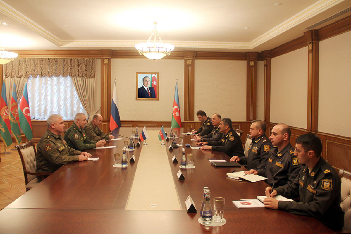 Azerbaijani Minister of Defense meets with the Commander of the Russian peacekeeping forces