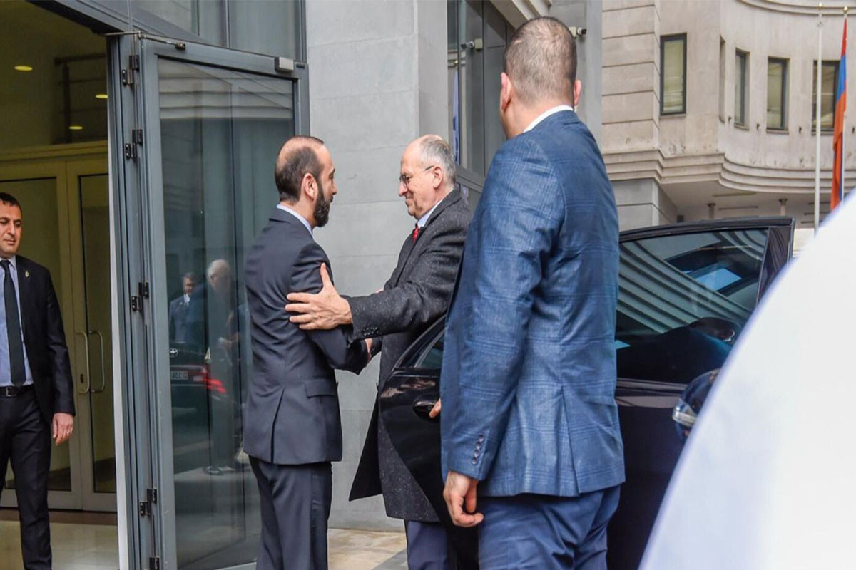 OSCE Chairman-in-Office meets with Armenian FM in Yerevan