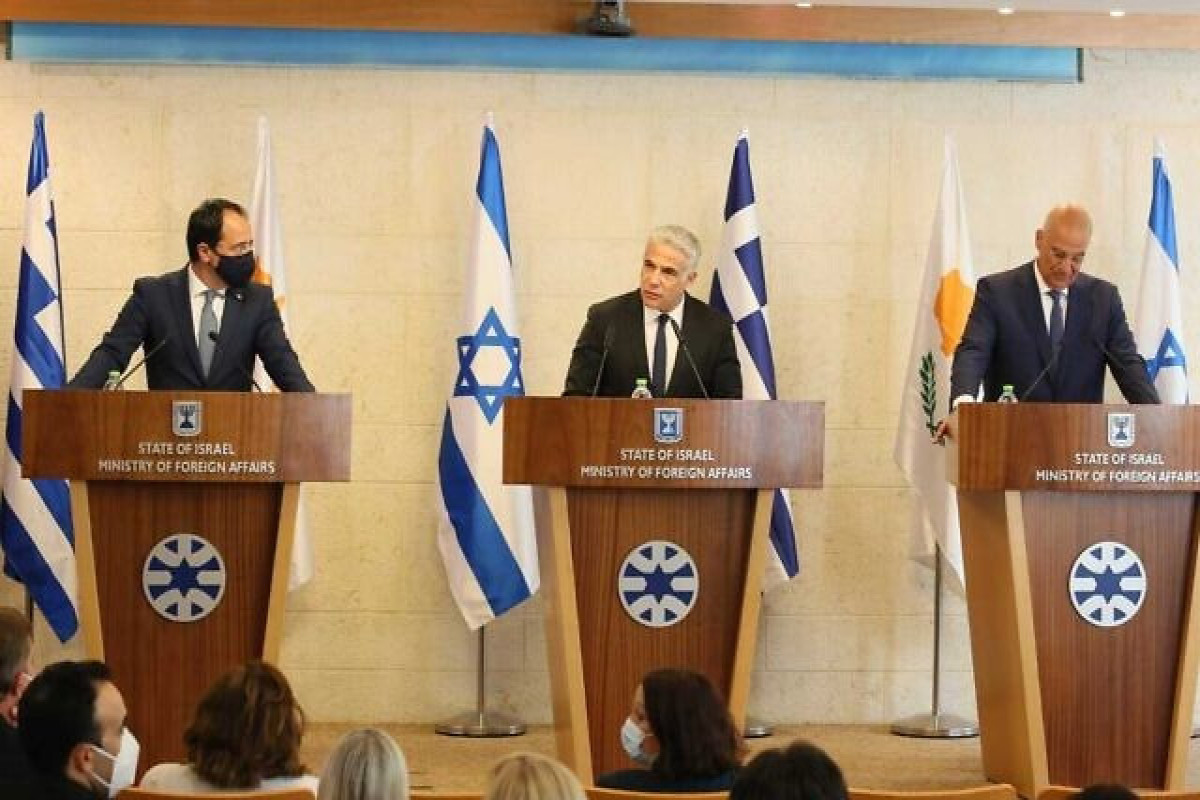 Foreign Minister Yair Lapid (center) with his Greek counterpart Nikos Dendias (right) and Cypriot counterpart Nikos Christodoulides