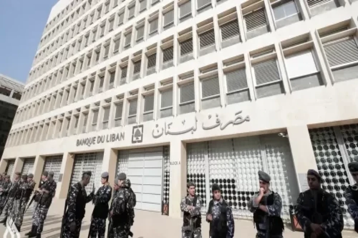 Lebanon government announces bankruptcy