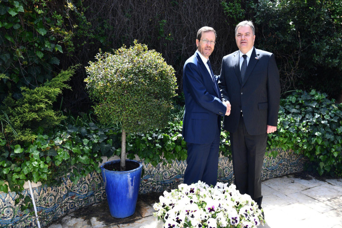 Isaac Herzog and  Arman Akopyan