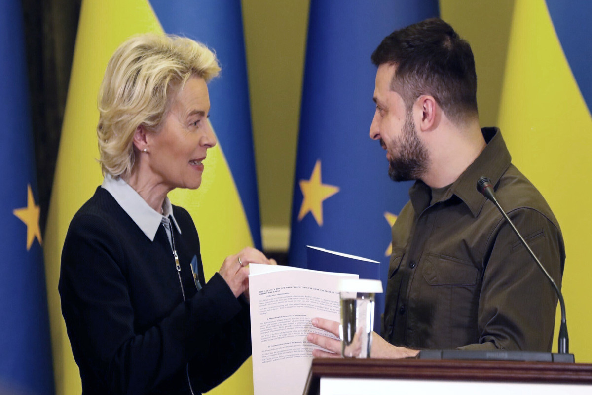 Ukrainian President Volodymyr Zelensky speaks with EU Commission President Ursula von der Leyen, in Kyiv, Ukraine on Friday, April 8.