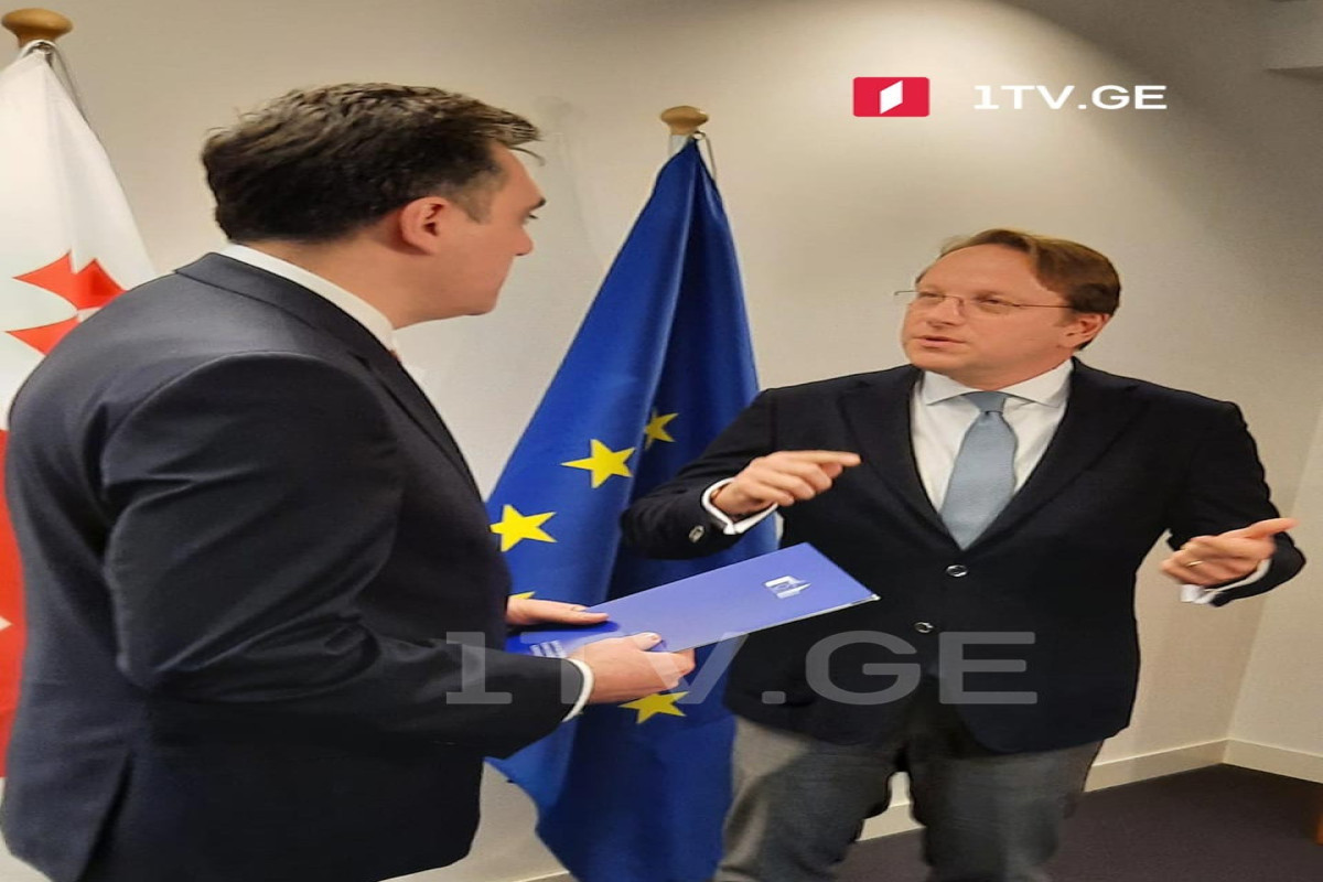 EU presents membership questionnaire to Georgia and Moldova